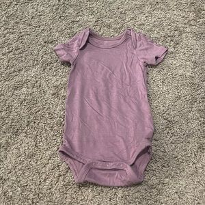Kyte bodysuit in mulberry, size 3-6 months!